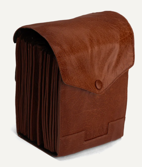 muud Betina XL Case Nadeletui aus hochwertigem Leder handgefertigtes Stricketui black whisky rich brown