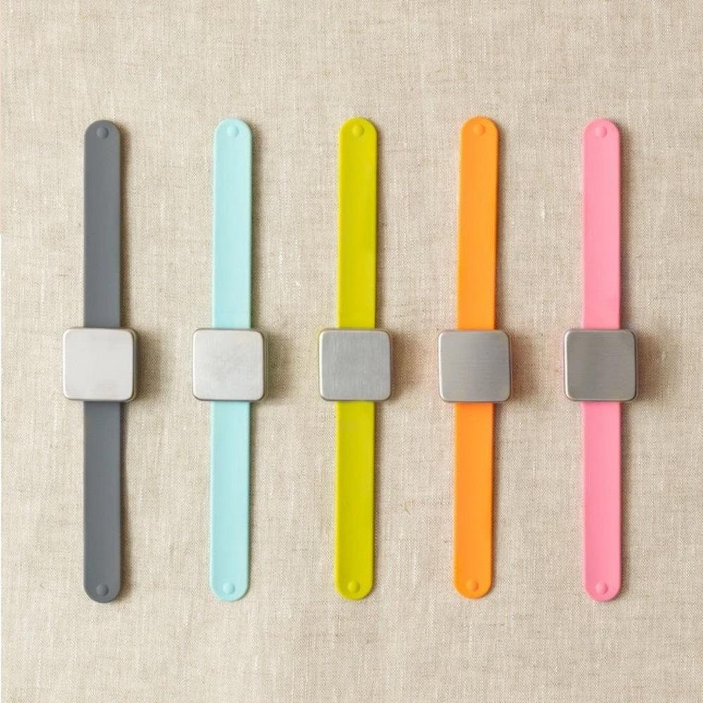 CocoKnits MAKERS KEEP Silikon-Armband mit Magnethalter - Zubehör