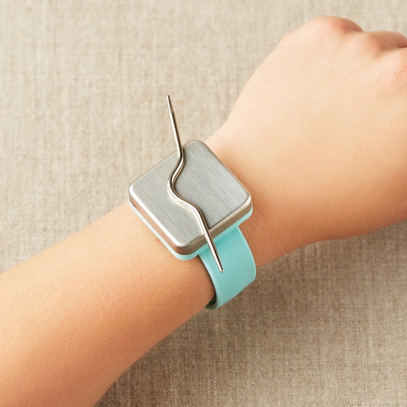 CocoKnits MAKERS KEEP Silikon-Armband mit Magnethalter - Zubehör