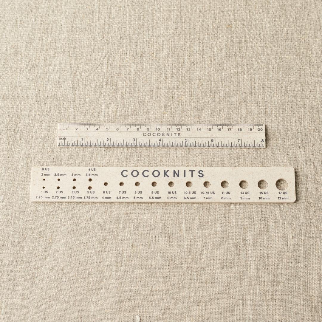 CocoKnits Lineal und Nadelmaß Set magnetisch Ruler and Needle Gauge Set Zubehör mm Inch