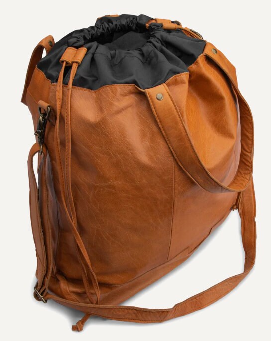 muud Lofoten XL Projekttasche hochwertiges Leder handgefertigte Schultertasche Farbe black whisky Shopper