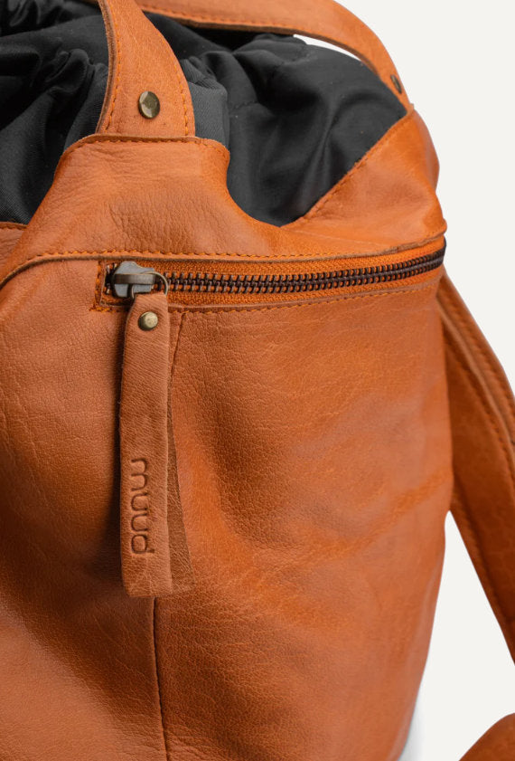 muud Lofoten XL Projekttasche hochwertiges Leder handgefertigte Schultertasche Farbe black whisky Shopper