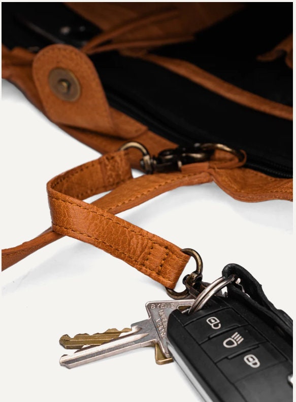 muud Hiba Projekttasche aus hochwertigem Leder handgefertigte Schultertasche black, whisky, rich brown