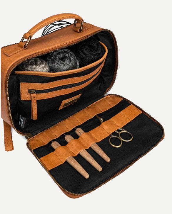 muud Lilly Projekttasche aus hochwertigem Leder handgefertigte Schultertasche Farbe black whisky