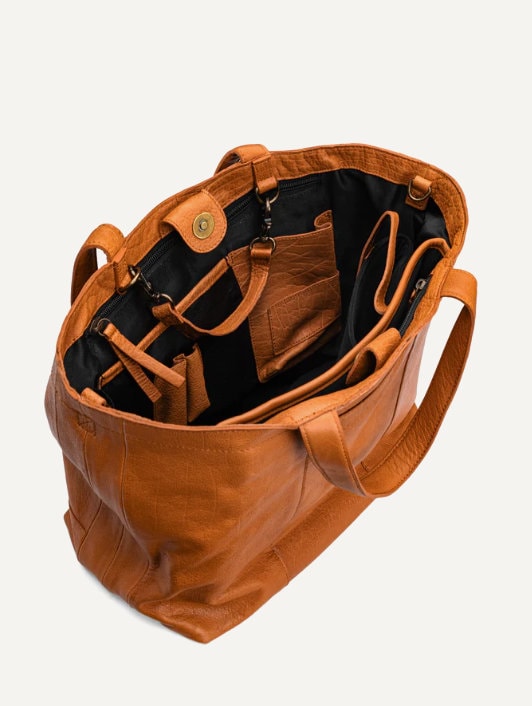 muud Hiba Projekttasche aus hochwertigem Leder handgefertigte Schultertasche black, whisky, rich brown