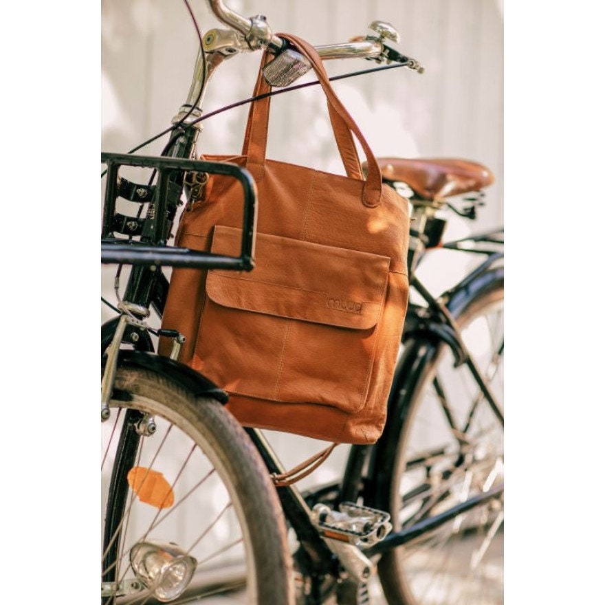 muud Arendal Projekttasche hochwertiges Leder handgefertigte Schultertasche black whisky rich brown