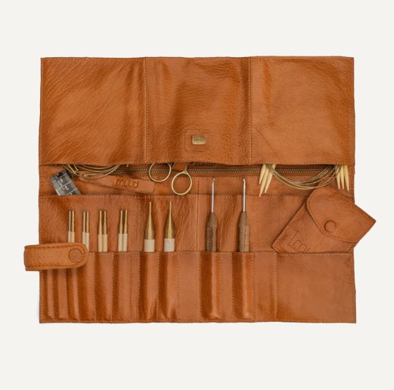 muud Stockholm Case Nadeletui Leder hochwertiges, handgefertigtes Stricketui black whisky