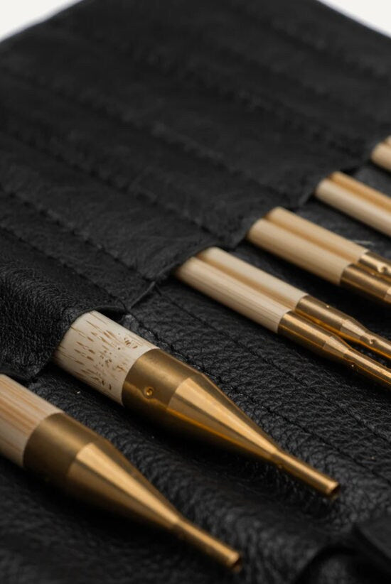 muud Stockholm Case Nadeletui Leder hochwertiges, handgefertigtes Stricketui black whisky