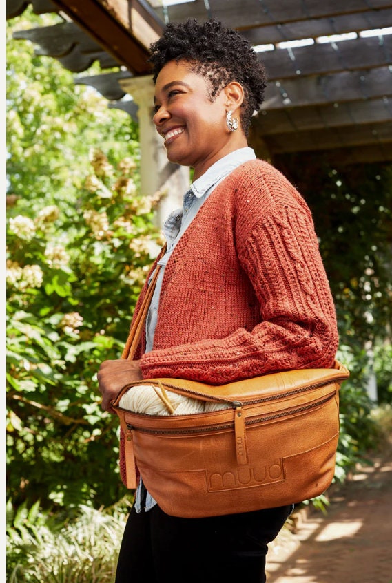 muud Vegas XL Gürteltasche Leder handgefertigte Umhängetasche Crossbody black whisky