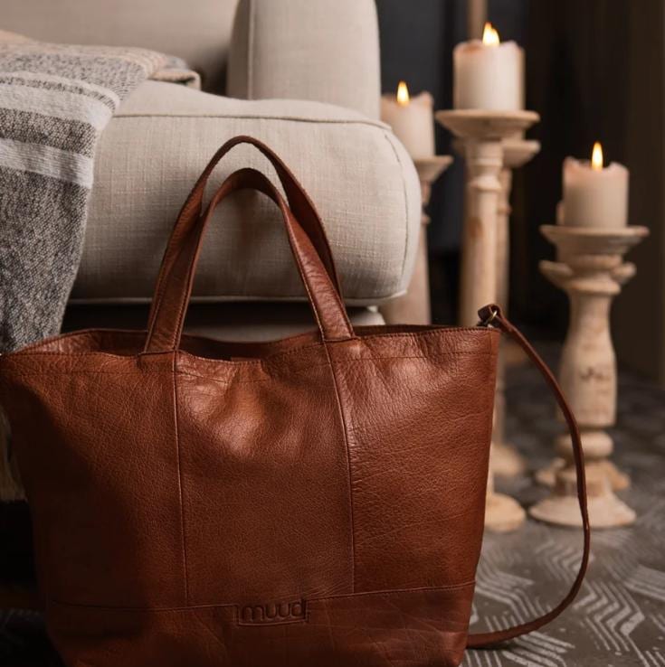 muud Hiba Projekttasche aus hochwertigem Leder handgefertigte Schultertasche black, whisky, rich brown