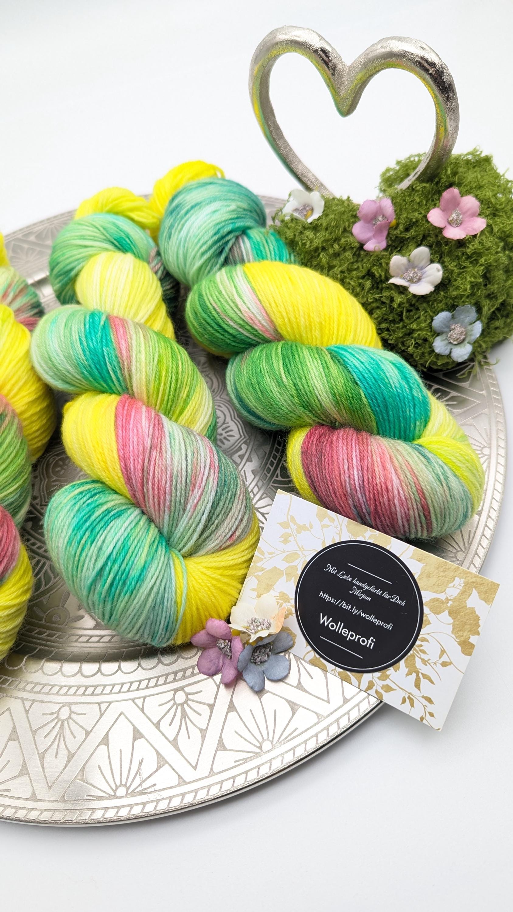 Handgefärbte Sockenwolle 4-fach SockYarn 100g/420m Merino extrafine - "Shunshine Flowers" gelb grün