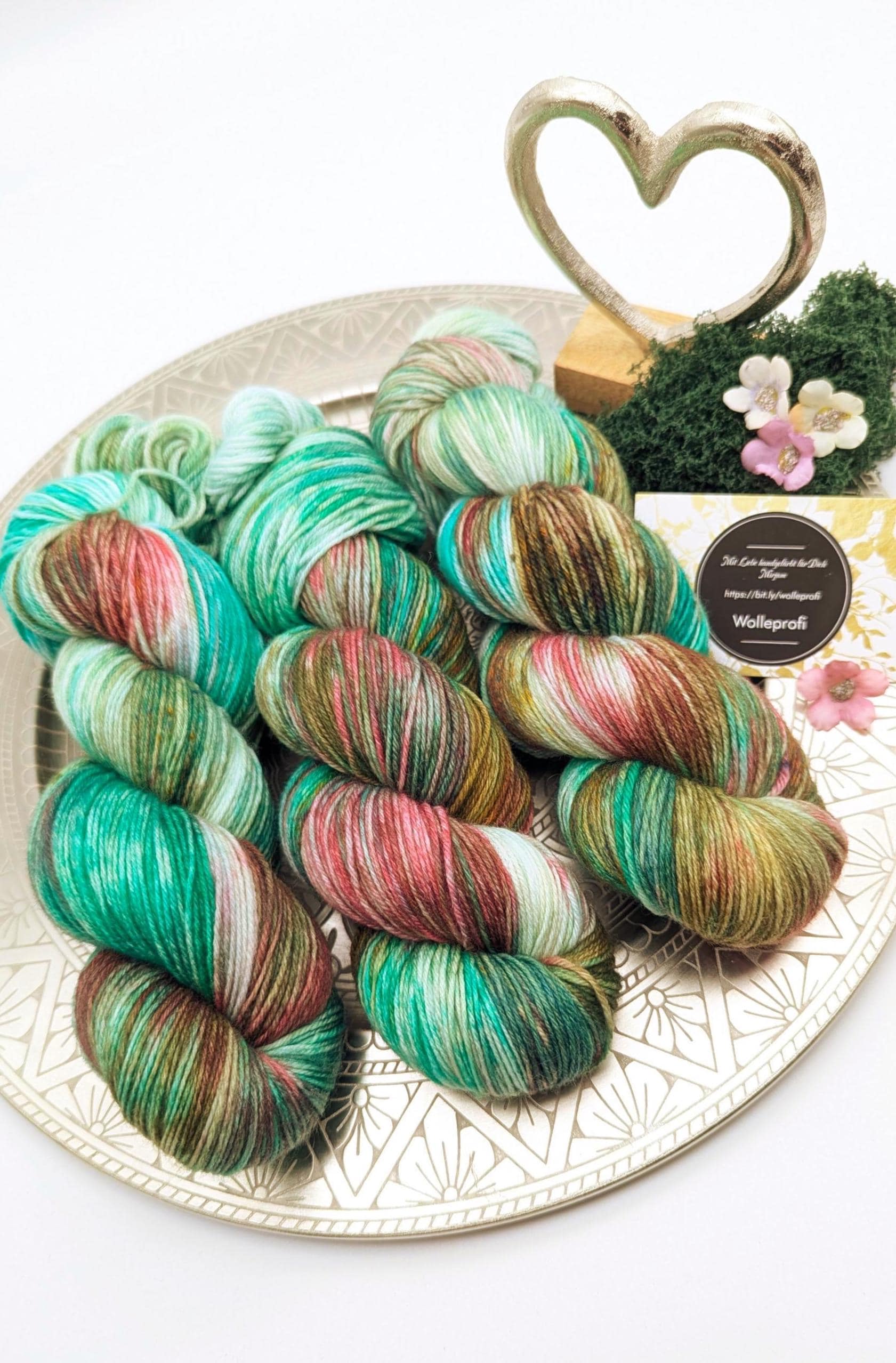 Handgefärbte Sockenwolle 4 fach 100g/420m LL Merino extrafine - "Waldlichtung" grün bordeaux