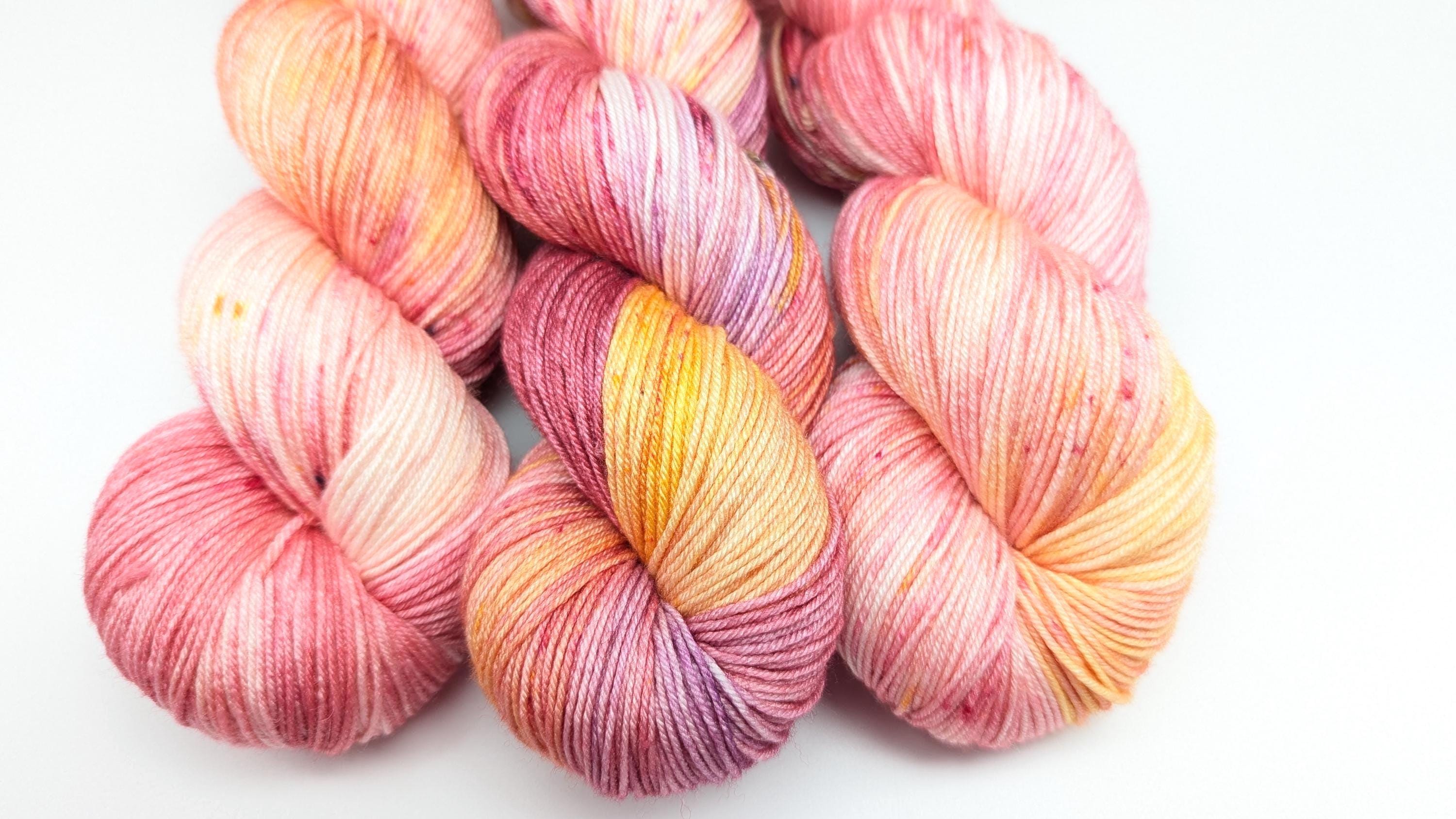 HANDGEFÄRBTES Luxusgarn 100g/400m Maulbeeerseide Merino extrafine  rosa pink gelb "Candy Mix"