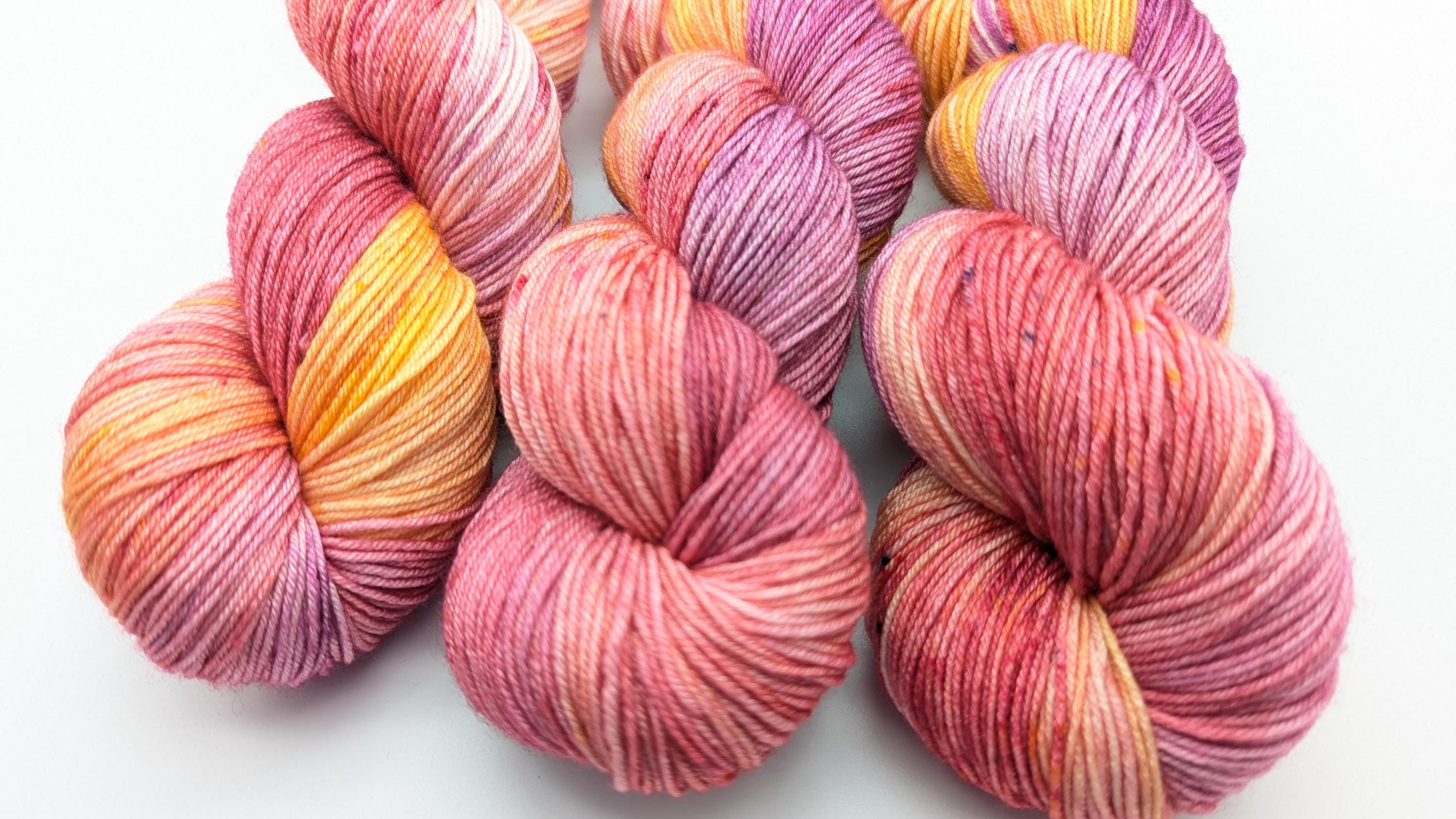 HANDGEFÄRBTES Luxusgarn 100g/400m Maulbeeerseide Merino extrafine rosa lila gelb Candy Mix 2"