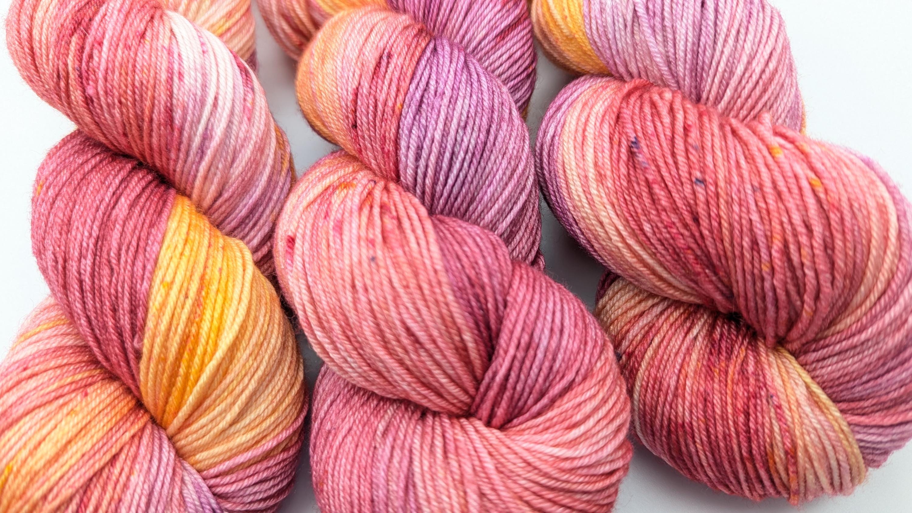 HANDGEFÄRBTES Luxusgarn 100g/400m Maulbeeerseide Merino extrafine rosa lila gelb Candy Mix 2"