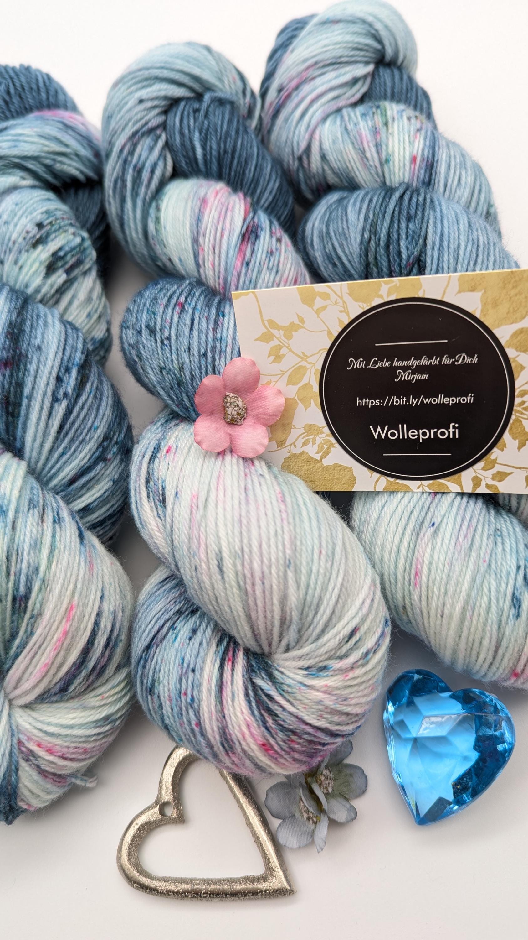 Handgefärbte Sockenwolle 4 fach High Twist 100g/400m LL Merino extrafine - "Gebirgssee" blau Speckels mulesingfrei handdyed