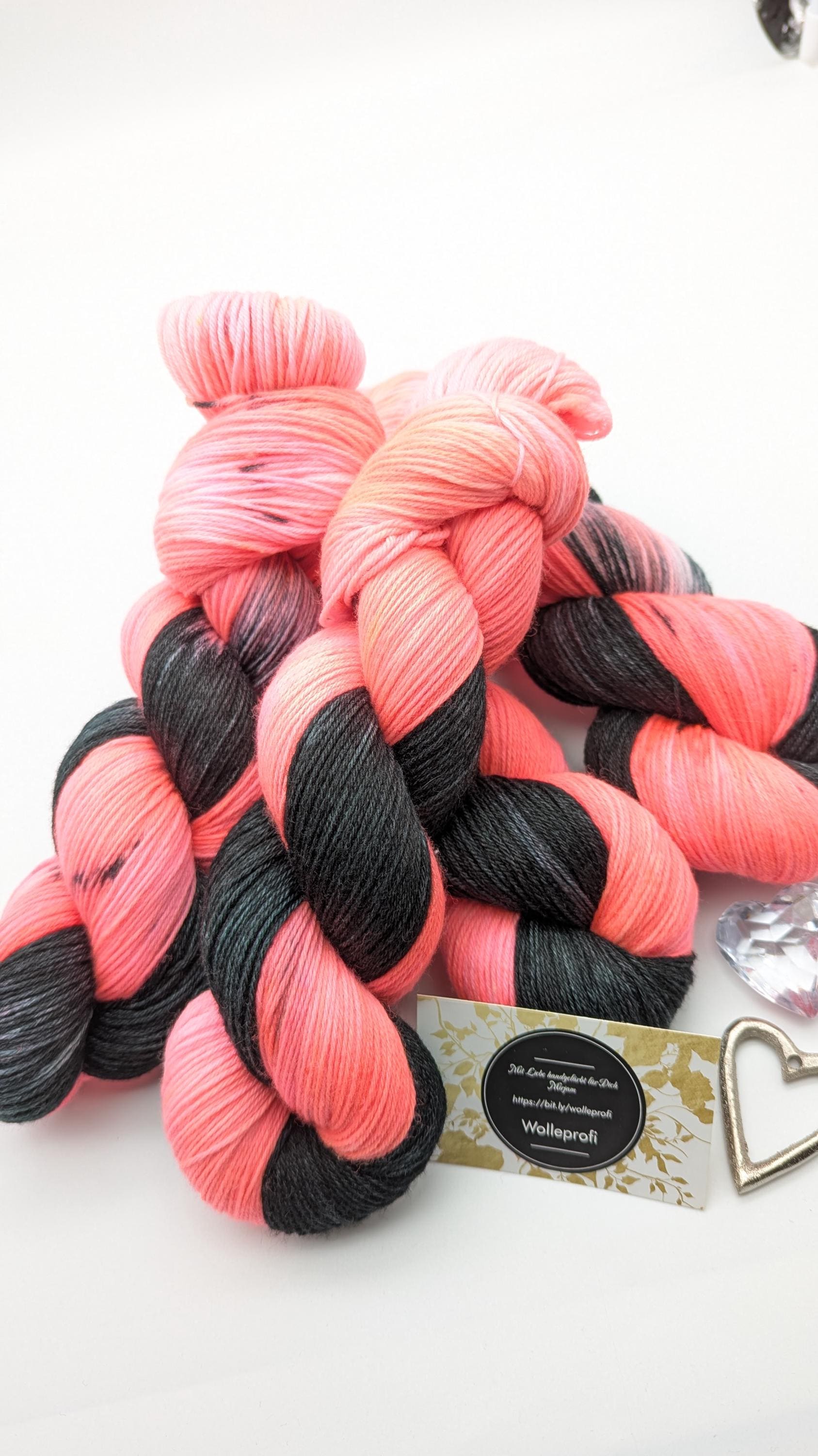 Handgefärbte Sockenwolle 4 fach High Twist 100g/400m LL Merino extrafine "Halloween Party" Pink neon