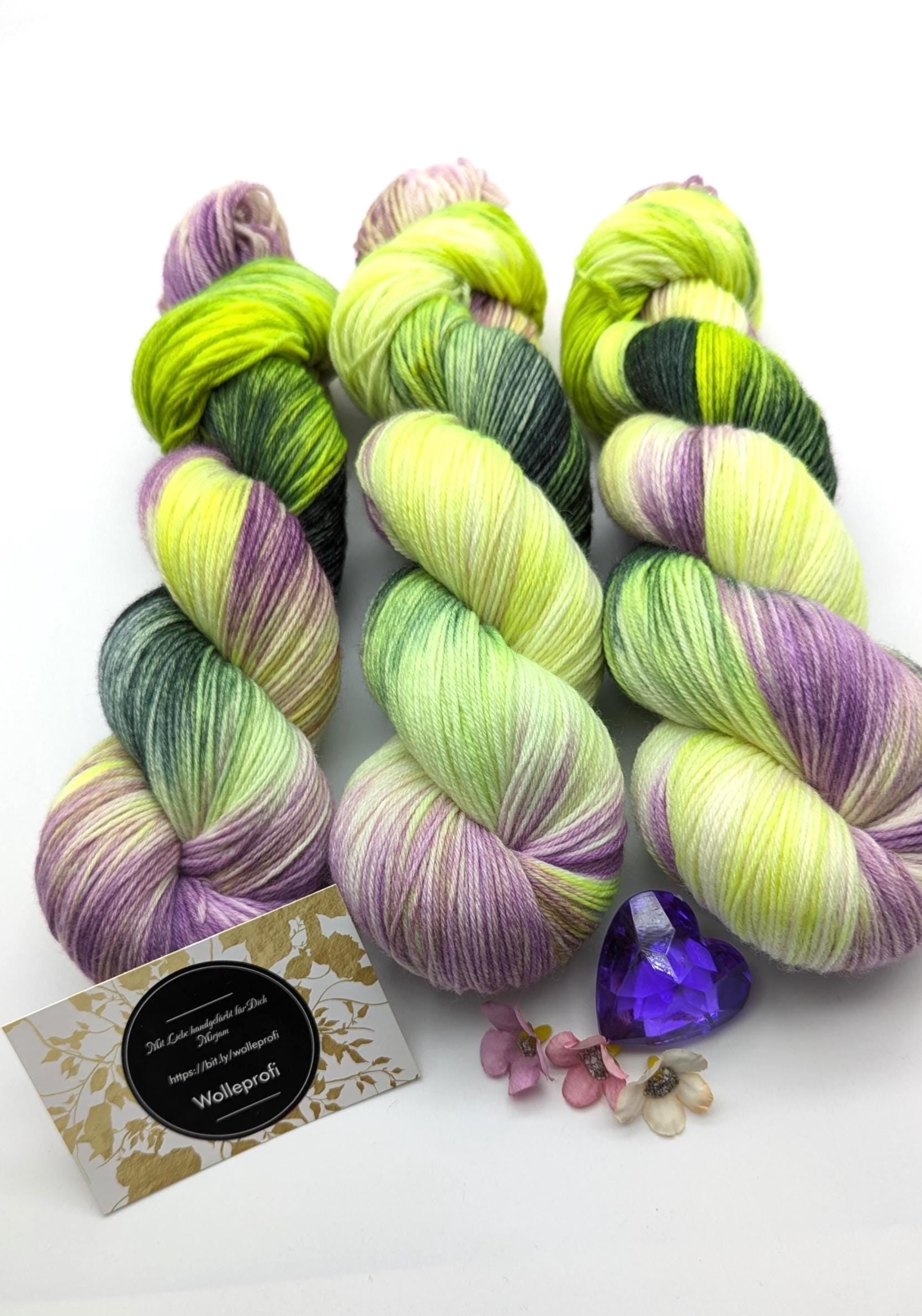 Handgefärbte Sockenwolle 4 fach High Twist 100g/400m LL Merino extrafine - "Halloween" 1 lila gelb mulesingfrei