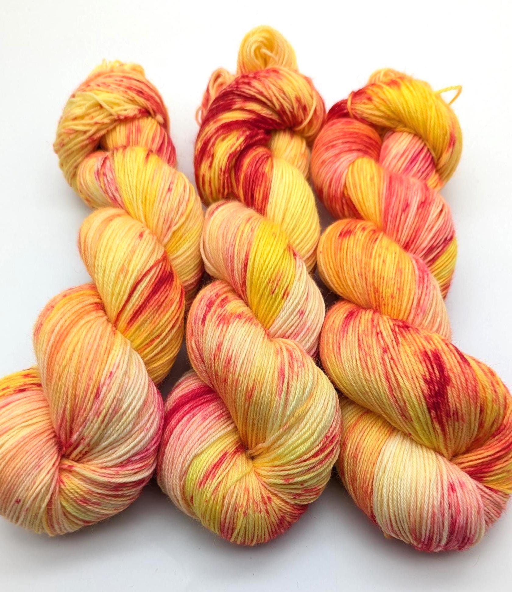 Handgefärbte Sockenwolle 4- fach 100g/420m "Candy Sweets" pink gelb Speckel mulesingfrei handdyed