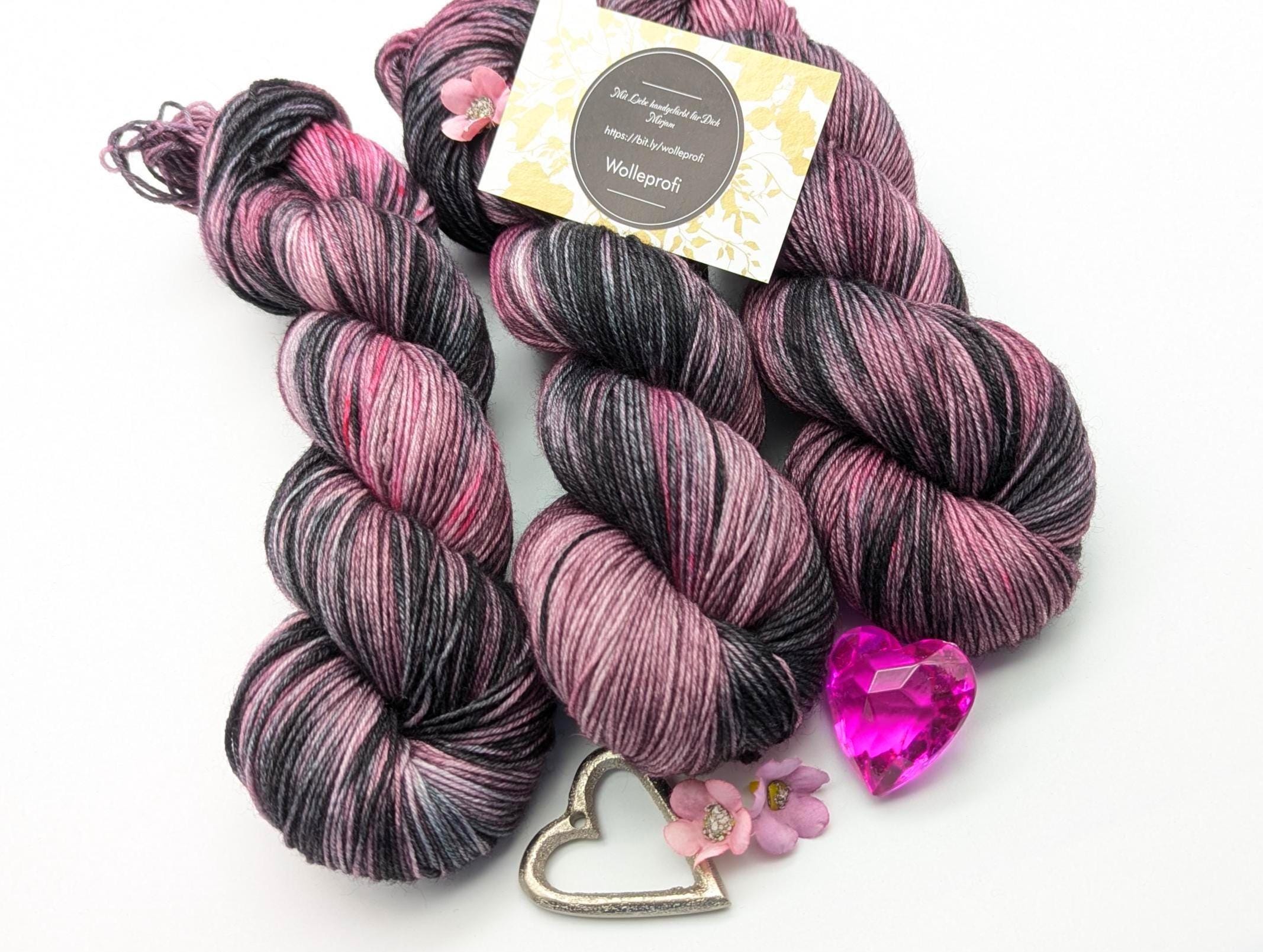 Handgefärbte Sockenwolle 4-fach 100g/420m LL Merino extrafine  "Dark Roses" lila schwarz mulesingfrei