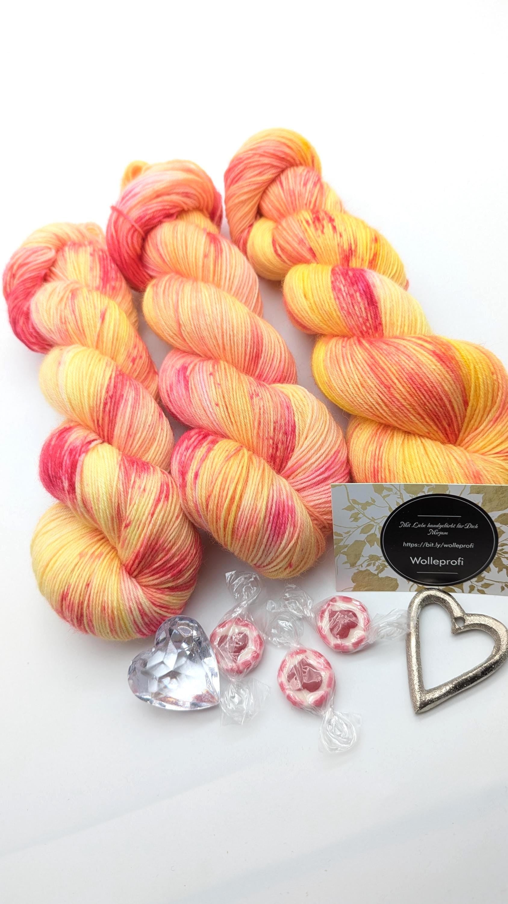 Handgefärbte Sockenwolle 4- fach 100g/420m "Candy Sweets" 3 pink gelb Speckels mulesingfrei handdyed