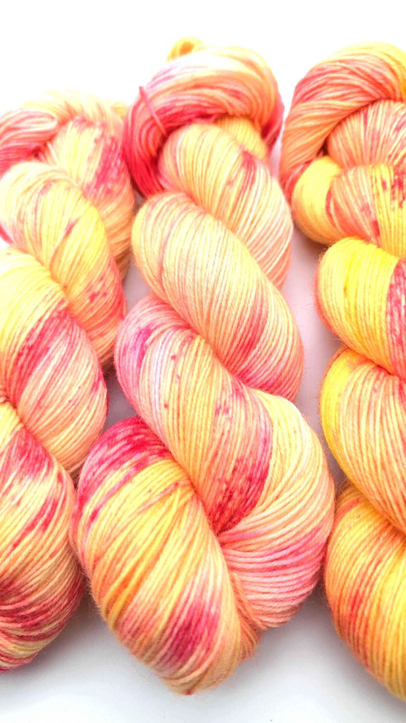 Handgefärbte Sockenwolle 4- fach 100g/420m "Candy Sweets" 3 pink gelb Speckels mulesingfrei handdyed