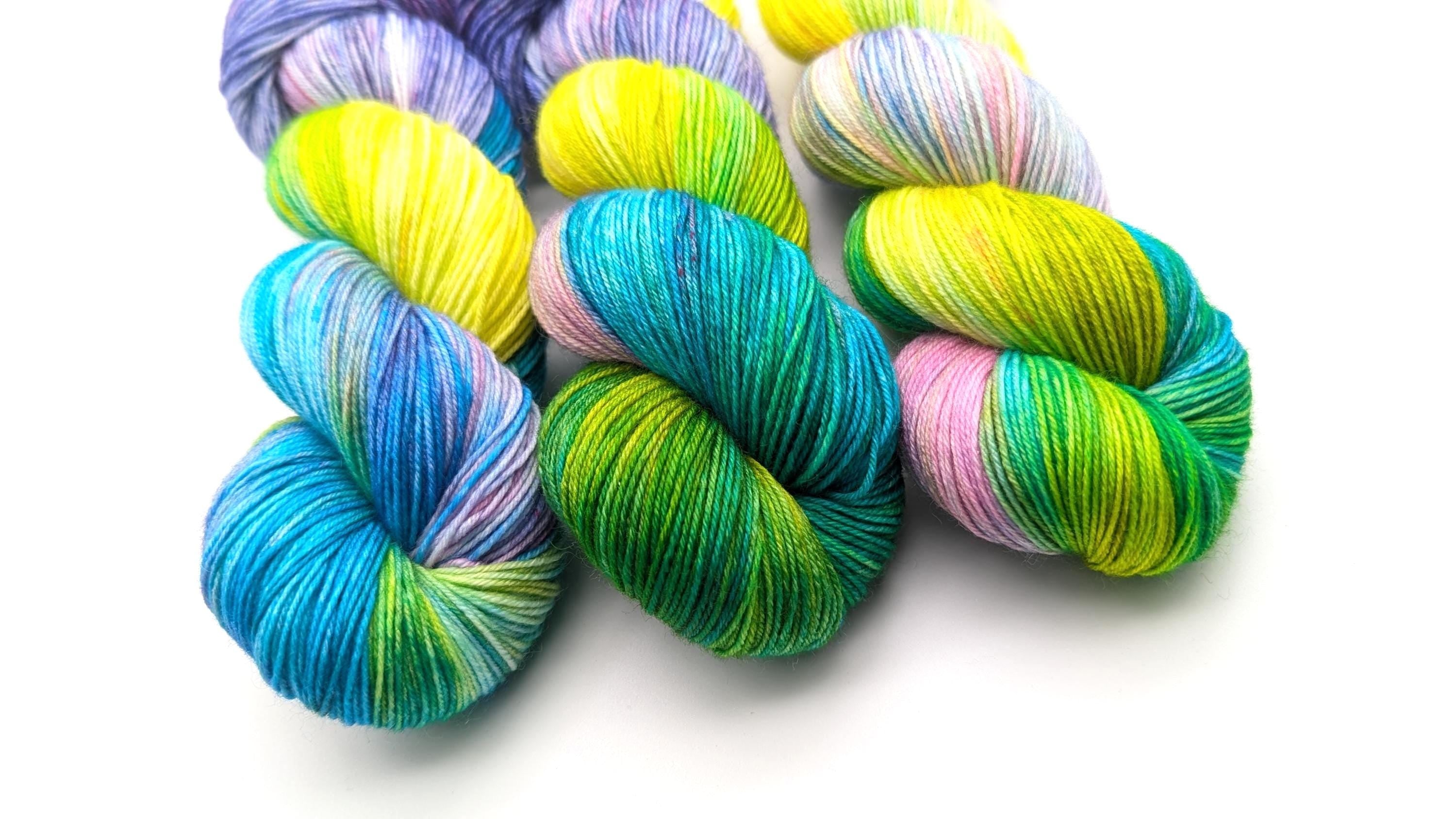 Handgefärbte Sockenwolle 4 fach LL 100g/420m LL Merino extrafine  "Happy Colours" mulesingfrei handdyed