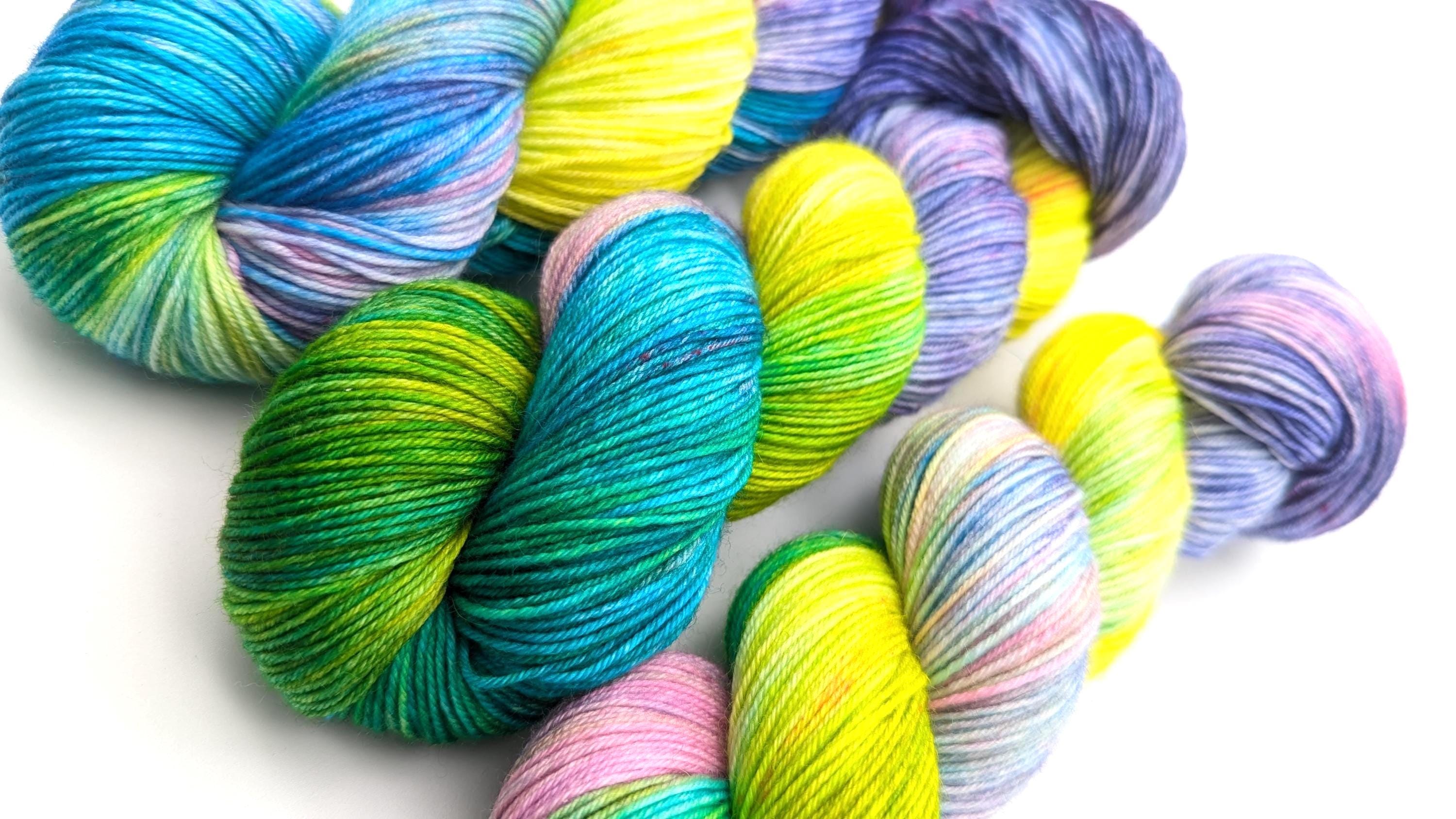 Handgefärbte Sockenwolle 4 fach LL 100g/420m LL Merino extrafine  "Happy Colours" mulesingfrei handdyed