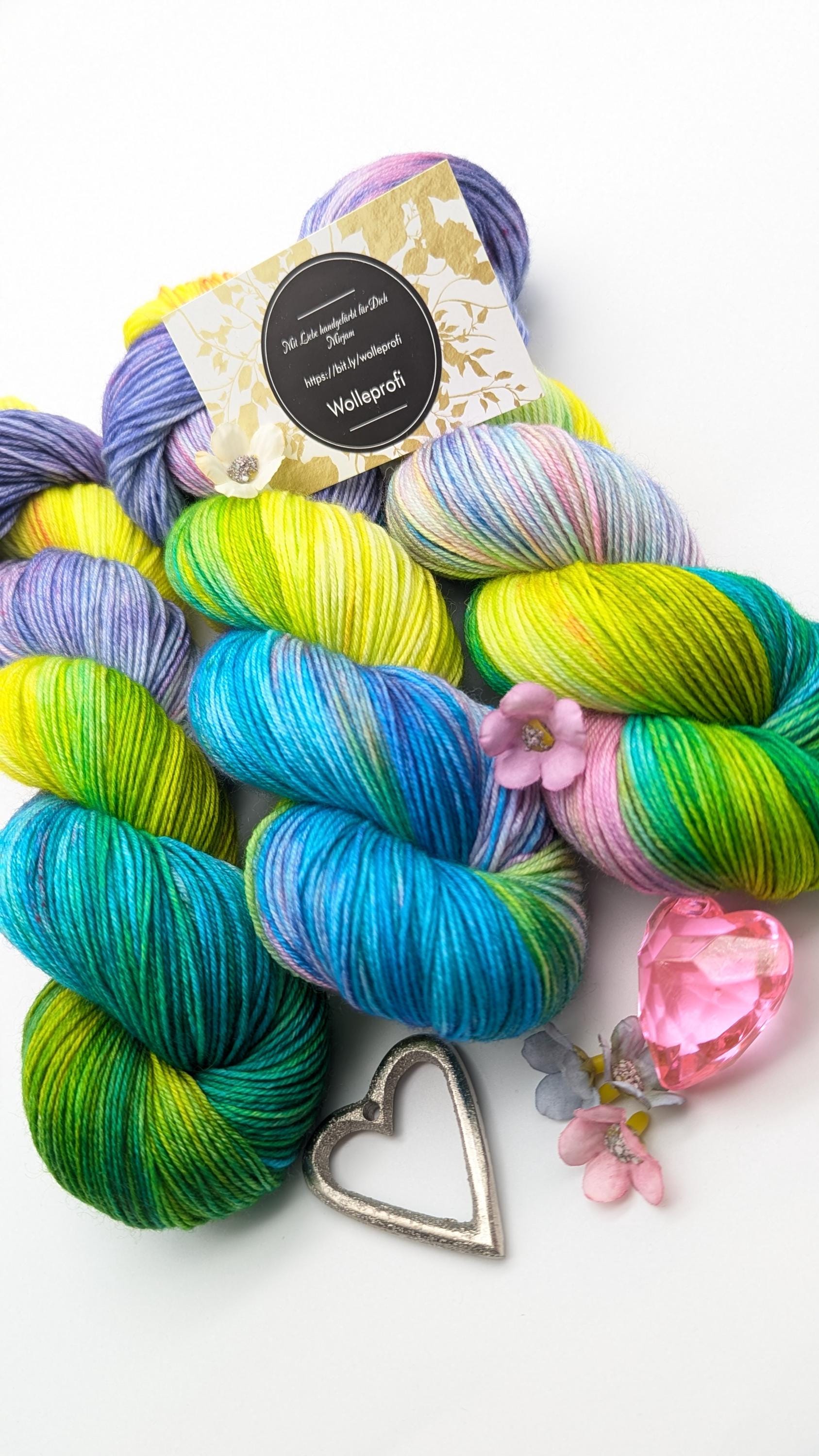 Handgefärbte Sockenwolle 4 fach High Twist 100g/400m Merino extrafine  "Happy Colours" gelb türkis