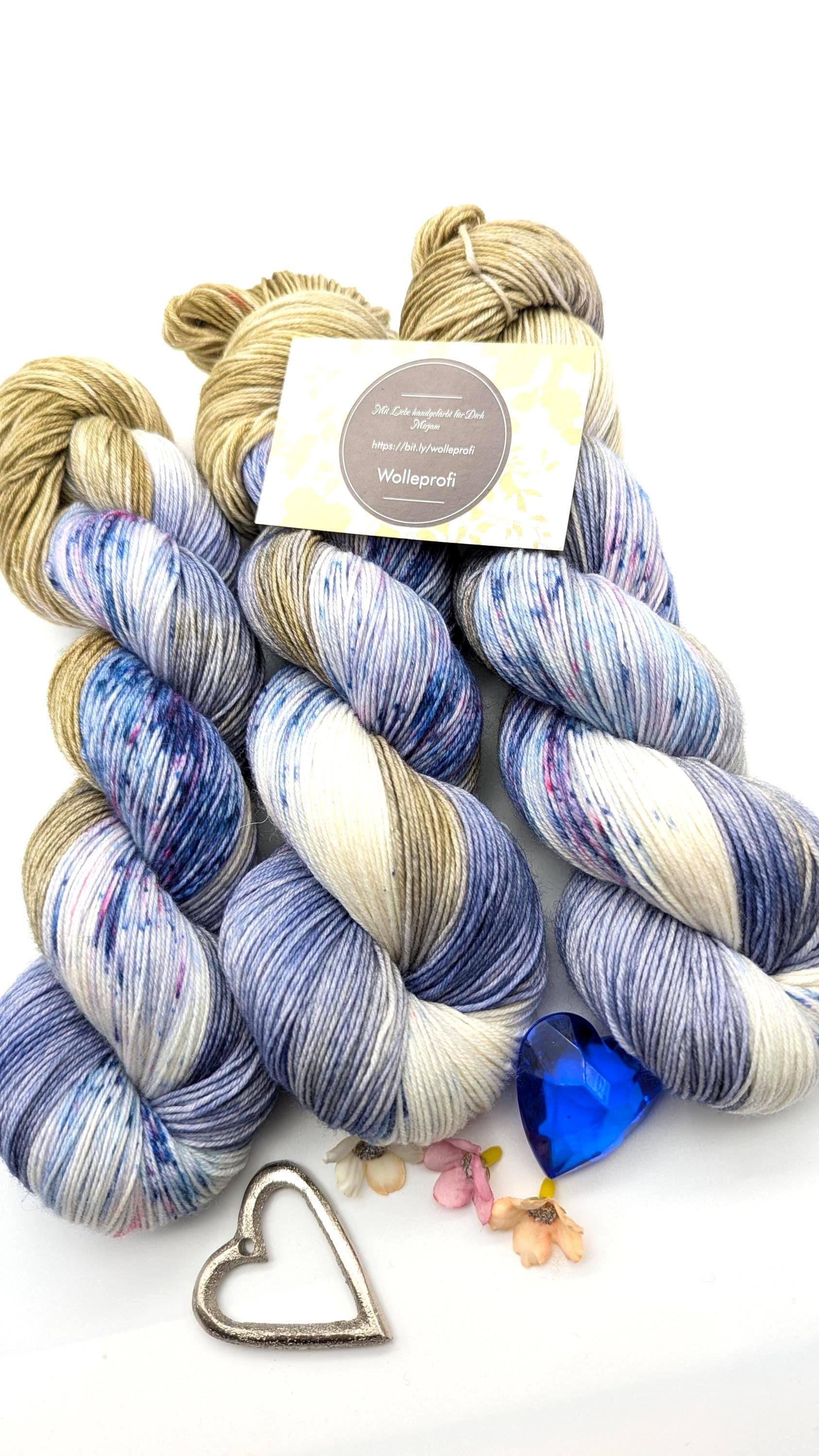 Handgefärbte Sockenwolle 4 fach 100g/420m LL Merino extrafine  "Lavendel & Salbei" blau natur