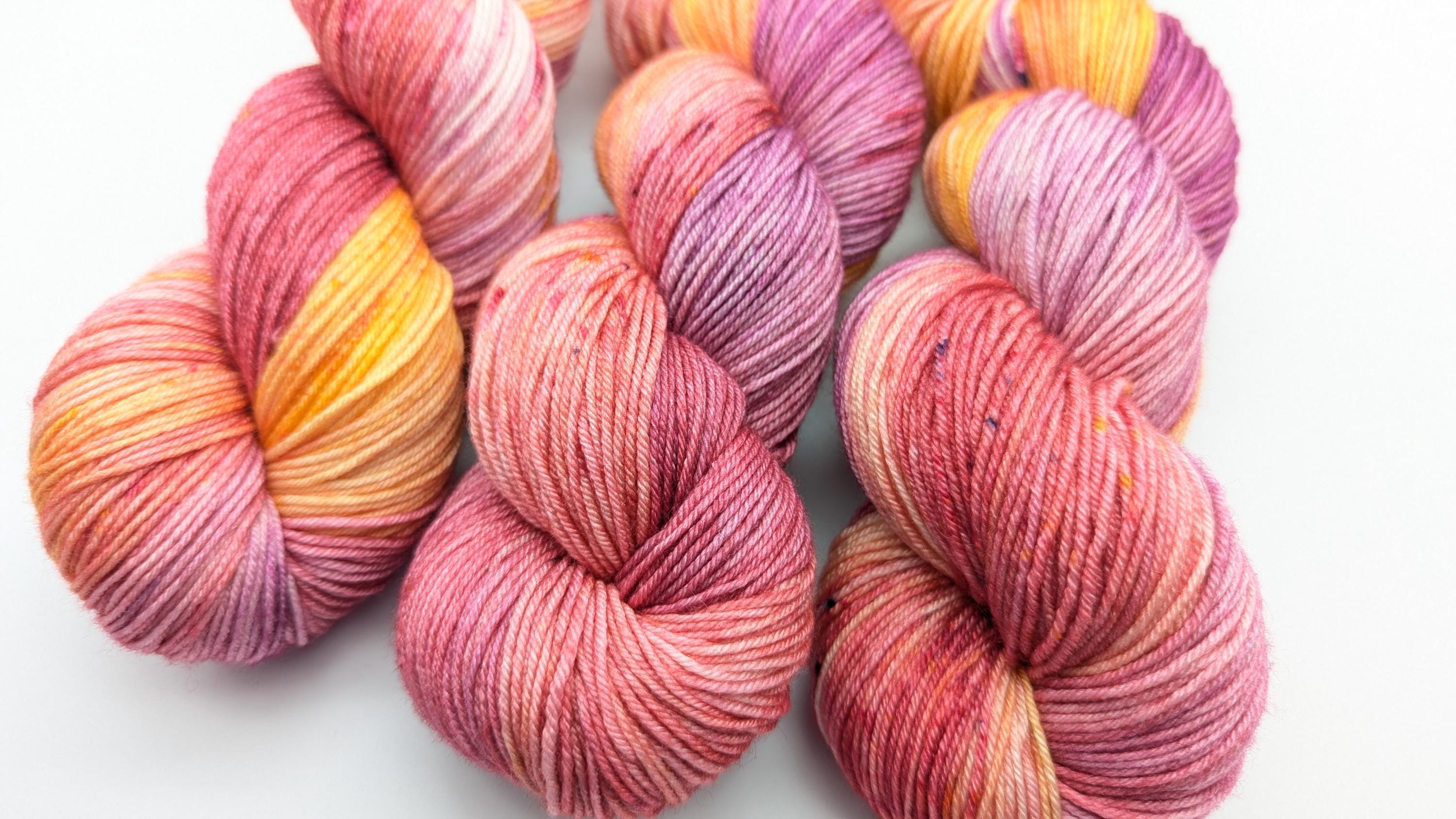HANDGEFÄRBTES Luxusgarn 100g/400m Maulbeeerseide Merino extrafine rosa lila gelb Candy Mix 2"