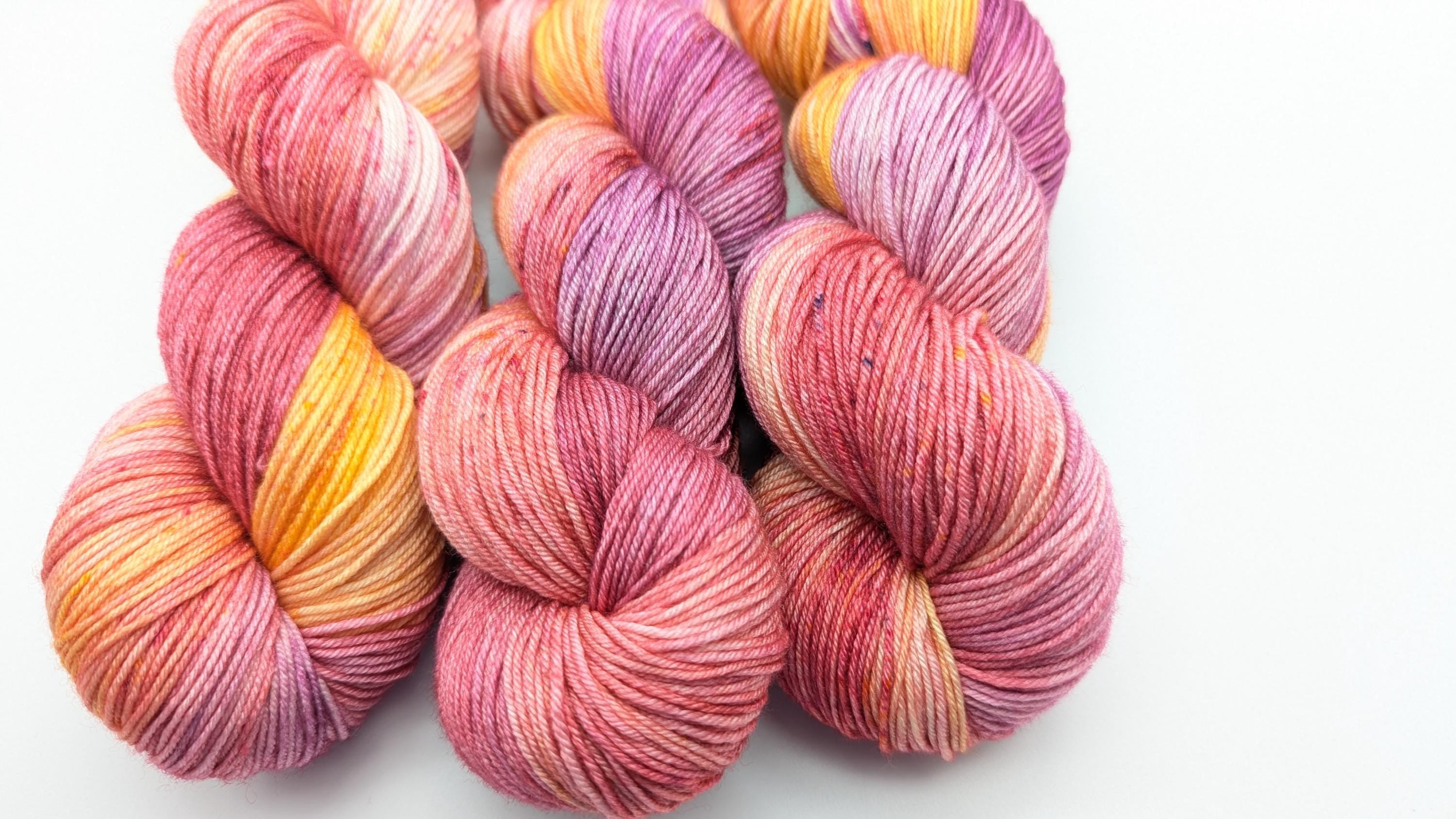 HANDGEFÄRBTES Luxusgarn 100g/400m Maulbeeerseide Merino extrafine rosa lila gelb Candy Mix 2"