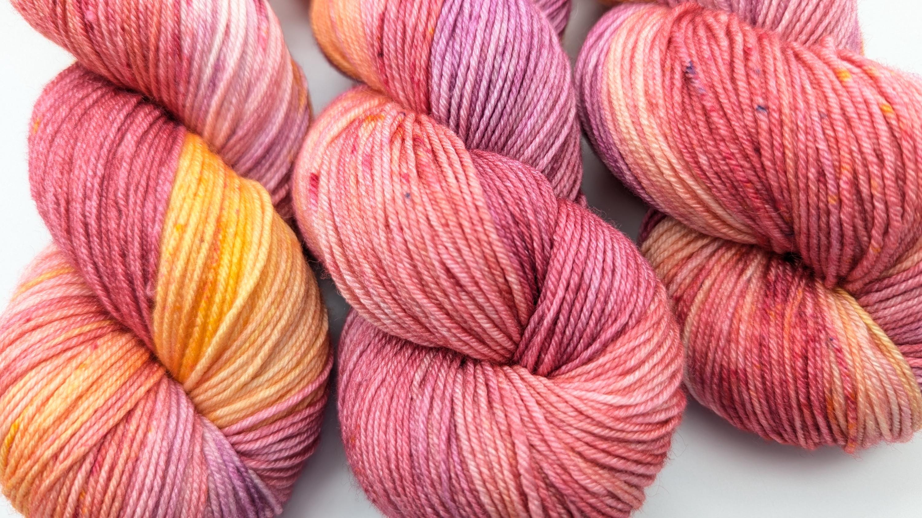 HANDGEFÄRBTES Luxusgarn 100g/400m Maulbeeerseide Merino extrafine rosa lila gelb Candy Mix 2"
