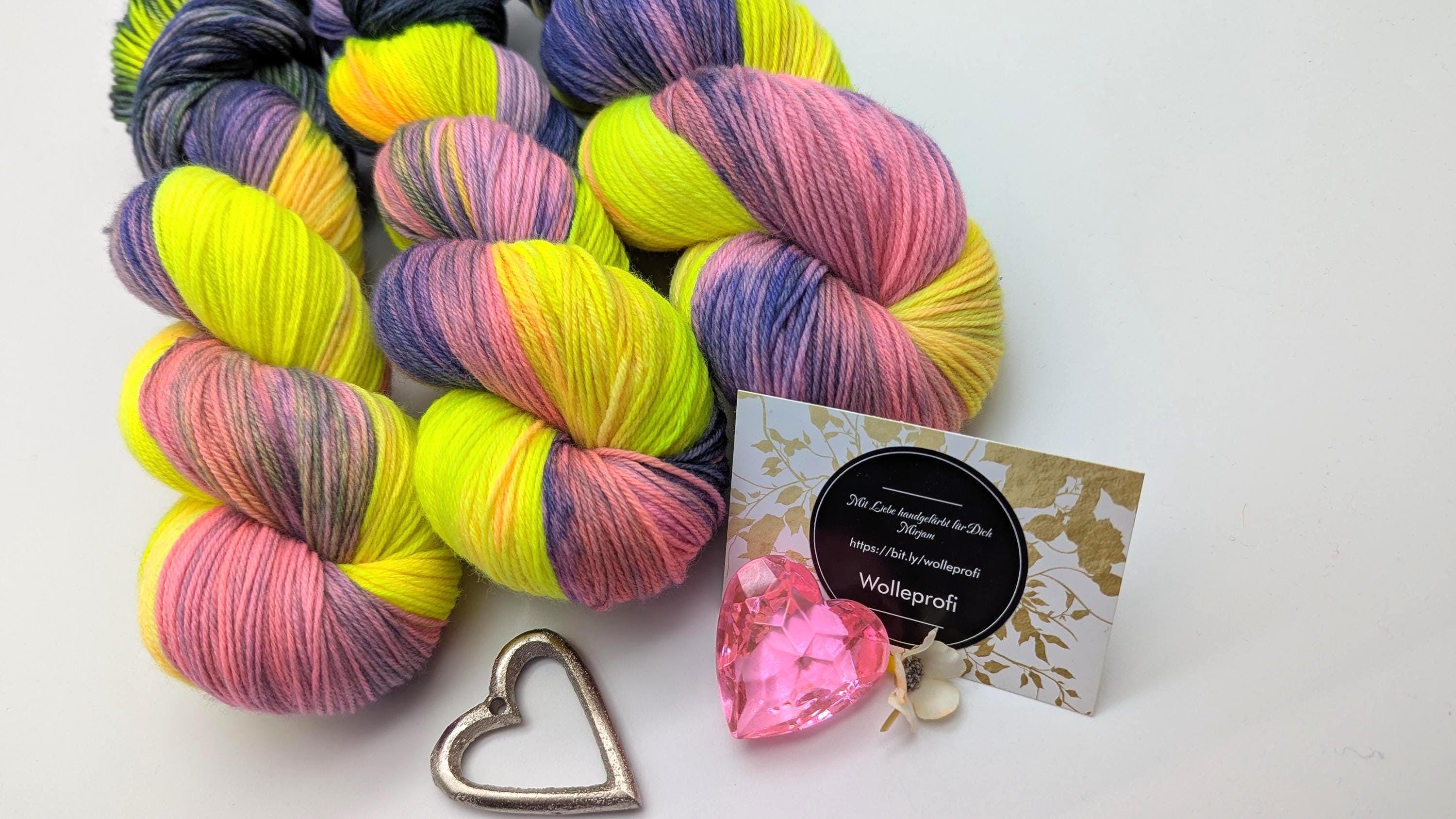 Handgefärbte Sockenwolle 4 fach High Twist 100g/400m Merino extrafine  "Happy Halloween" schwarz pink gelb