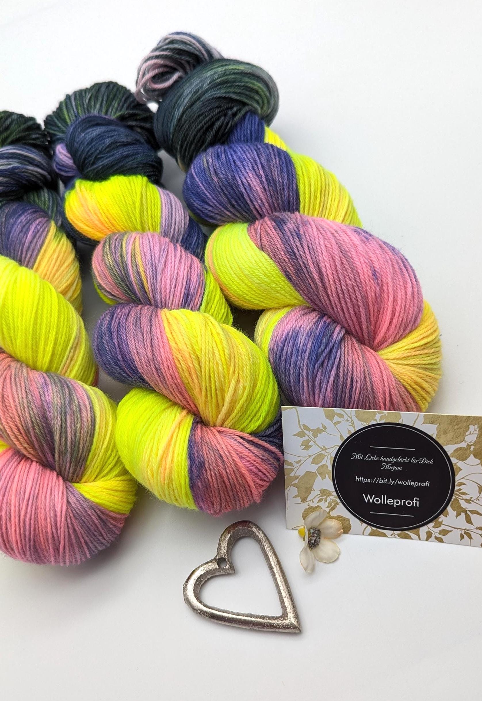 Handgefärbte Sockenwolle 4 fach High Twist 100g/400m Merino extrafine  "Happy Halloween" schwarz pink gelb