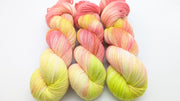 Handgefärbte Sockenwolle 4 fach High Twist 100g/400m LL Merino extrafine  "Fruchtsorbet" gelb rosa grün Stricken handdyed yarn mulesingfrei