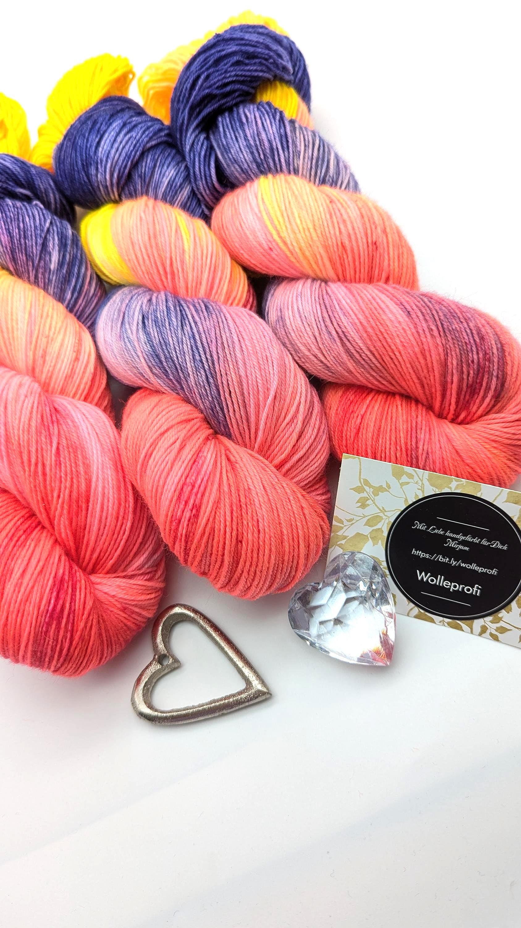 Handgefärbte Sockenwolle 4 fach 100g/420m LL Merino extrafine  "Colour Explosion" pink lila gelb