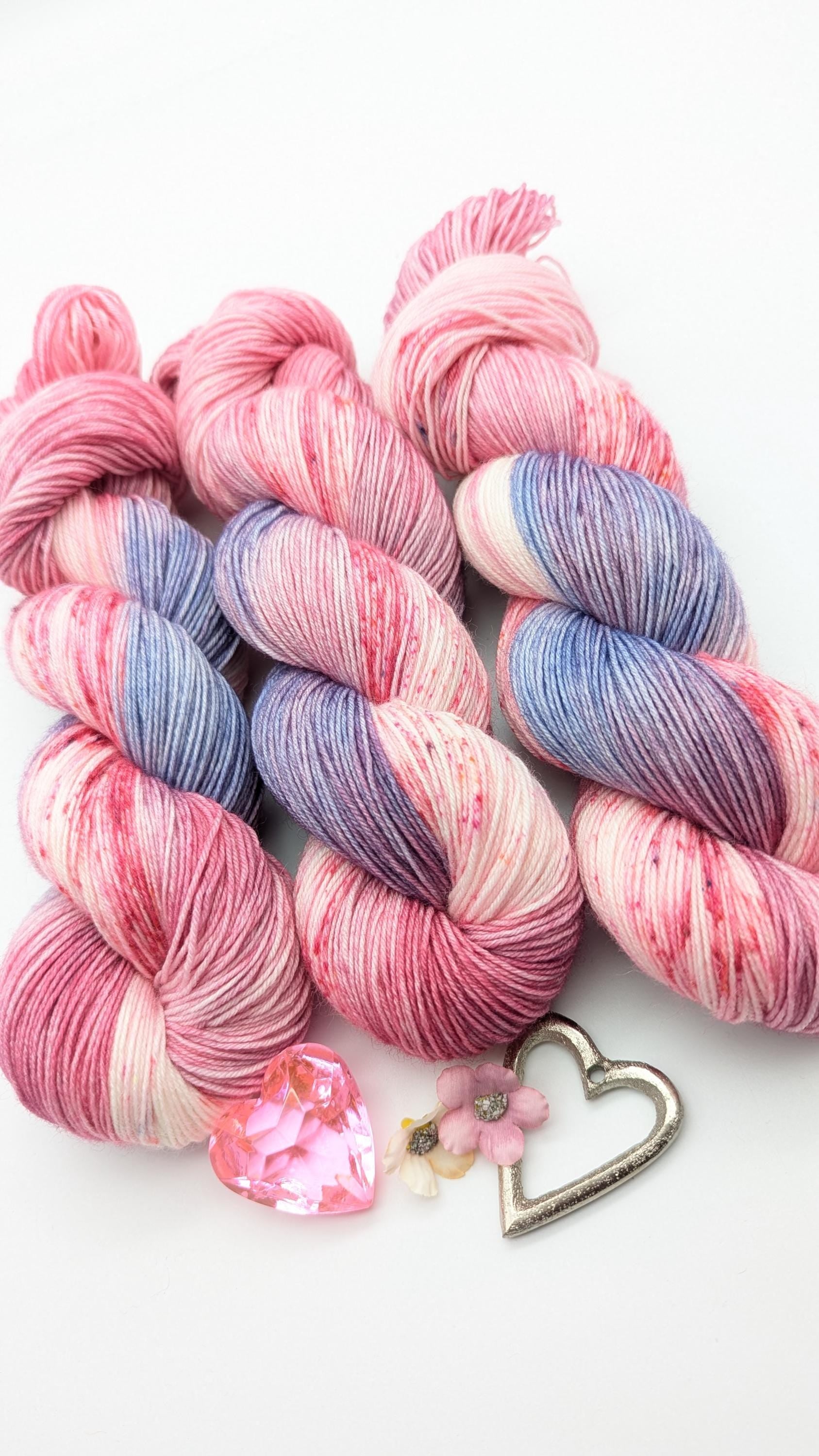 Handgefärbte Sockenwolle 4 fach Lazy Lion SockYarn 100g/420m Merino extrafine  "Pink Phantasy" pink lila weiß