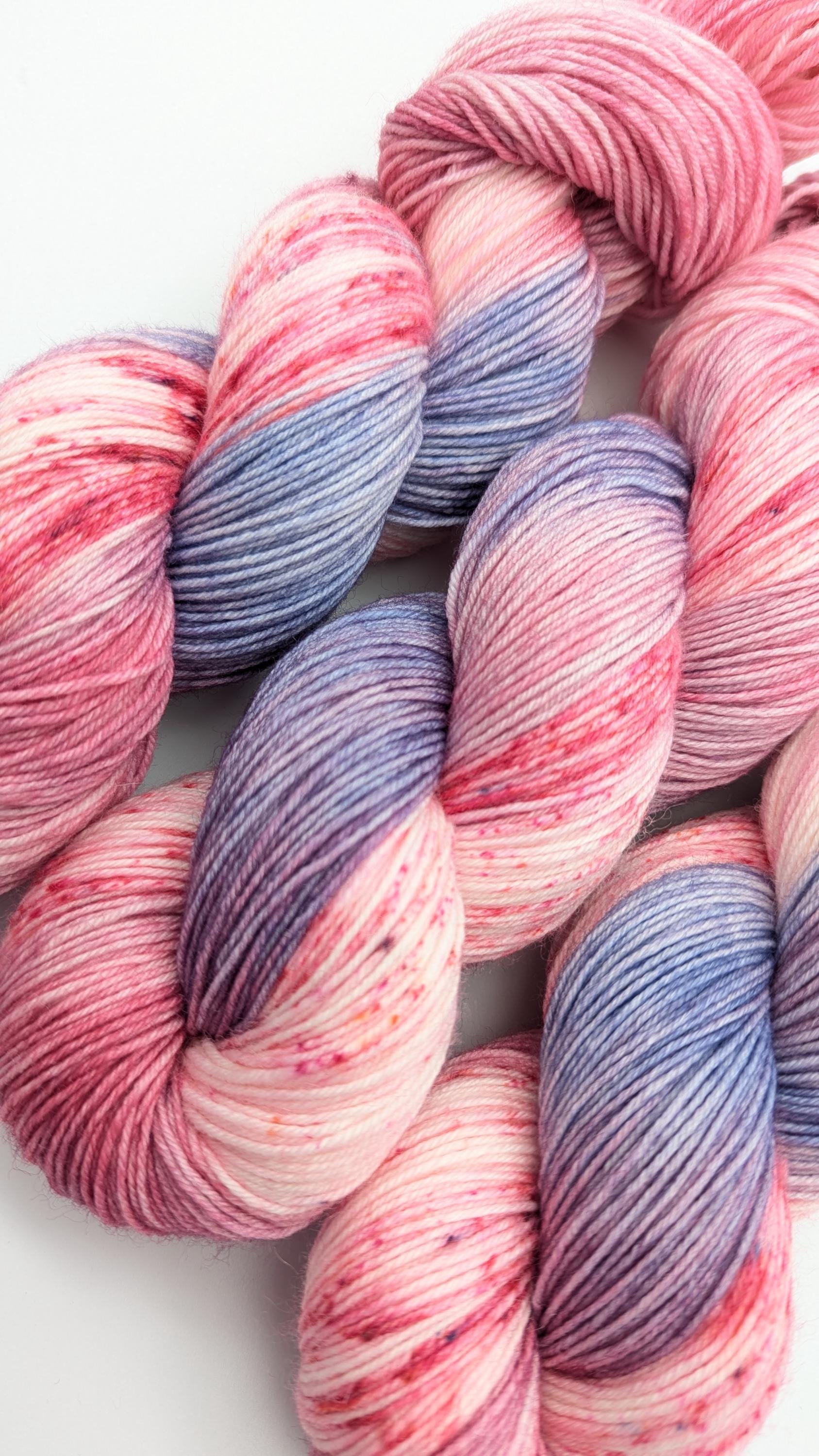 Handgefärbte Sockenwolle 4 fach Lazy Lion SockYarn 100g/420m Merino extrafine  "Pink Phantasy" pink lila weiß