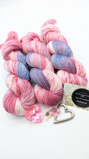 Handgefärbte Sockenwolle 4 fach Lazy Lion SockYarn 100g/420m Merino extrafine  "Pink Phantasy" pink lila weiß