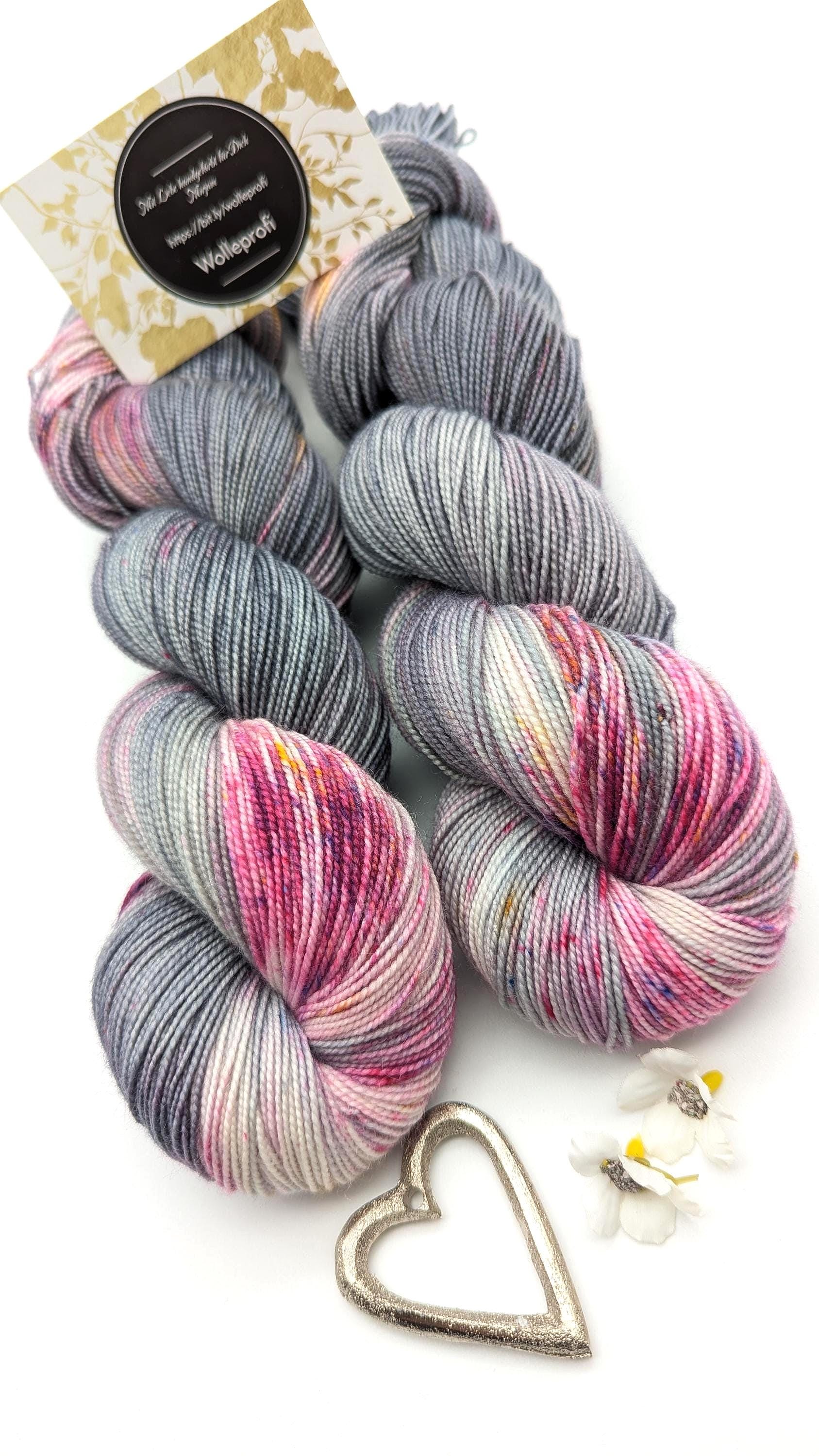 Handgefärbtes Perlgarn Schurwolle Merino extrafine 100g/400m LL  "Steinröschen" anthrazit rosa grau Sprenkel