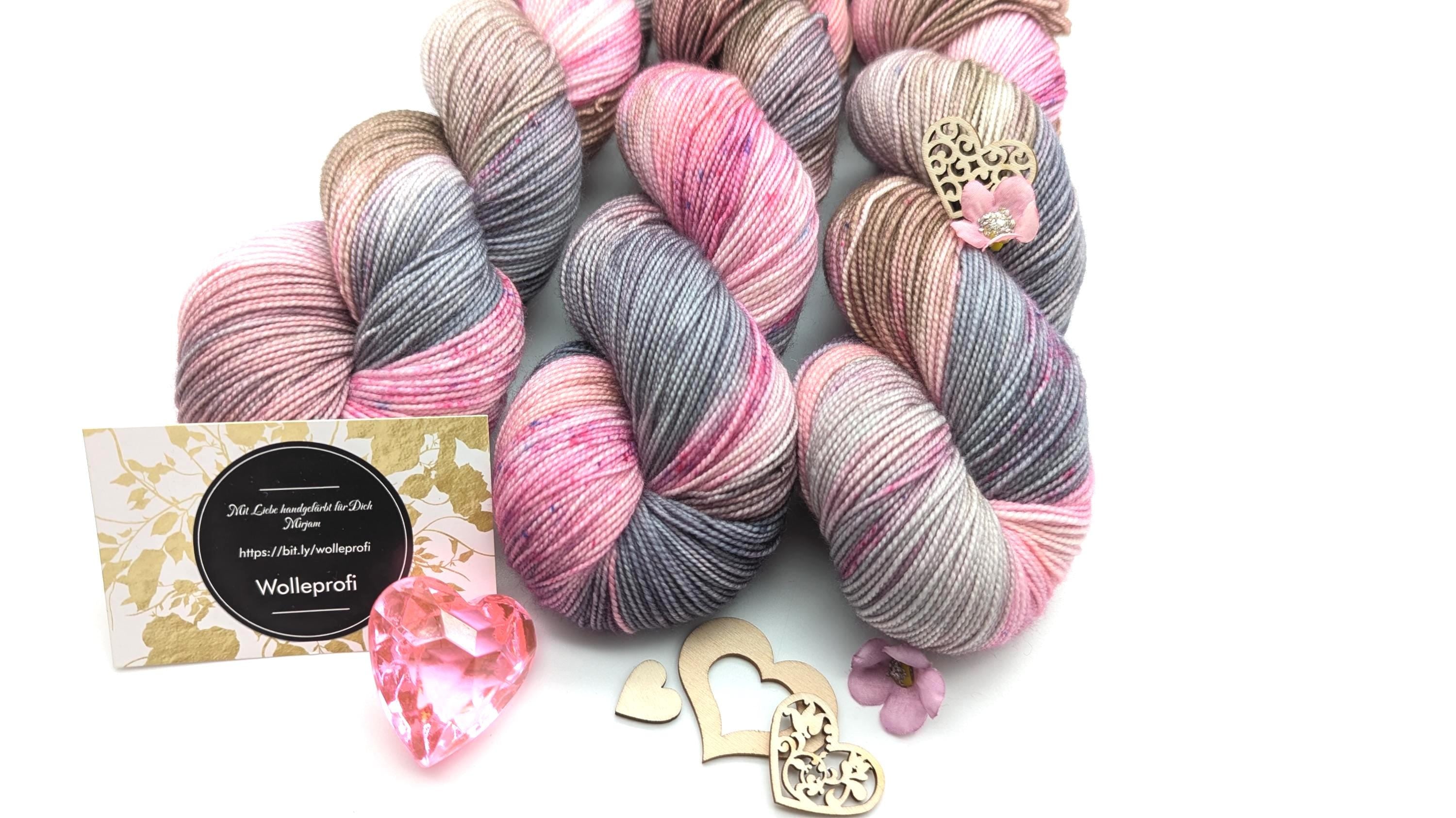 Handgefärbtes Perlgarn Schurwolle Merino extrafine 100g/400m "Bergröschen" rosa grau handdyed