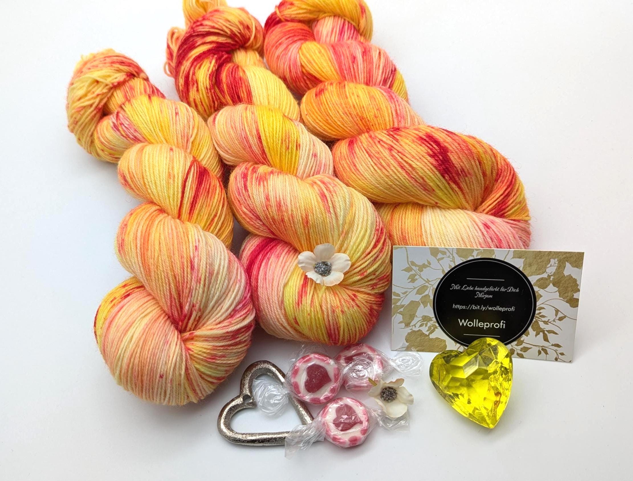 Handgefärbte Sockenwolle 4- fach 100g/420m "Candy Sweets" pink gelb Speckel mulesingfrei handdyed
