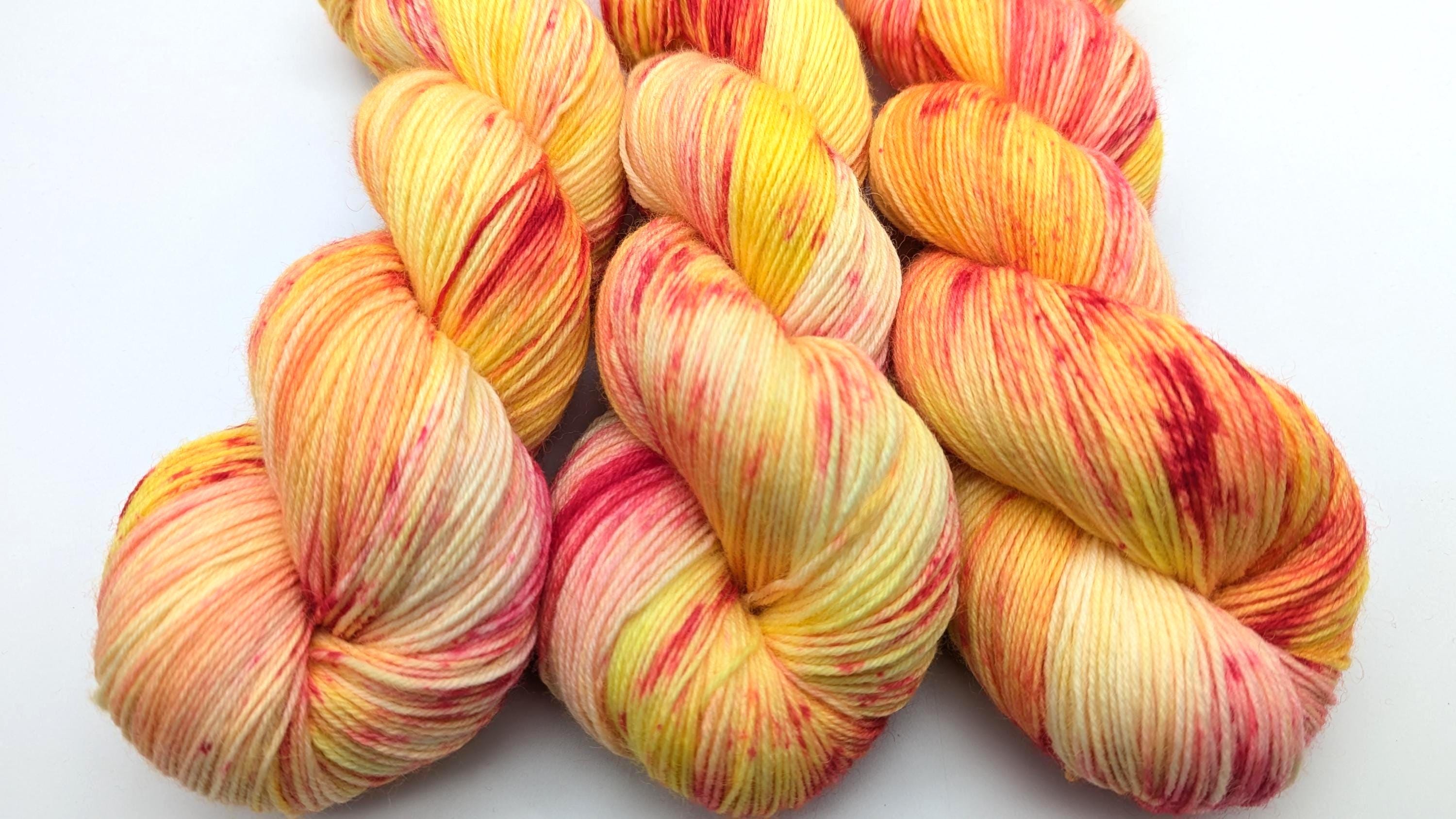 Handgefärbte Sockenwolle 4- fach 100g/420m "Candy Sweets" pink gelb Speckel mulesingfrei handdyed