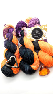 Handgefärbte Sockenwolle 4 fach High Twist 100g/400m Merino extrafine - "Halloween Night" Orange neon