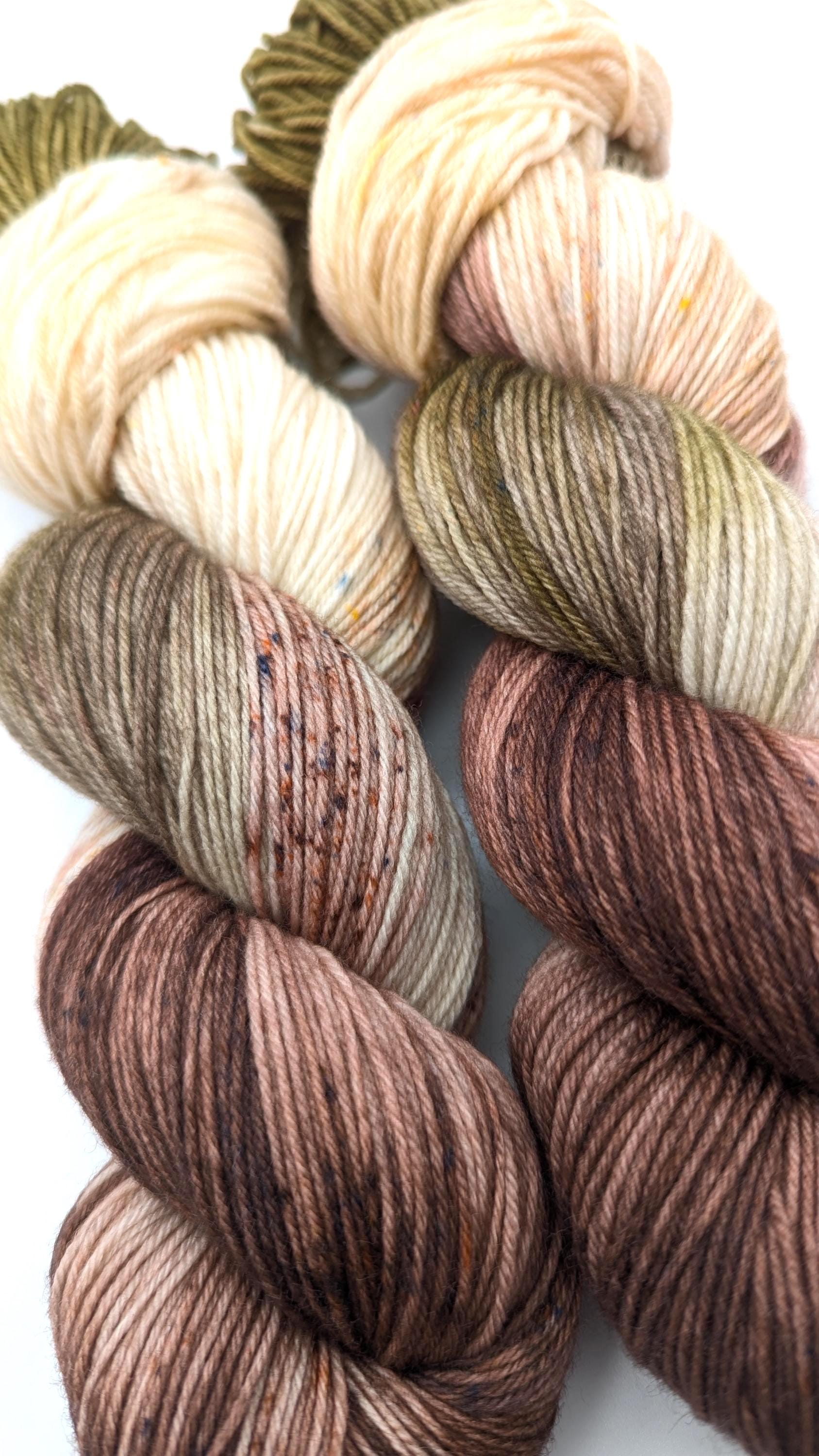 Handgefärbte Sockenwolle 4 fach High Twist 100g/400m Merino extrafine "Maronenbaum"braun natur