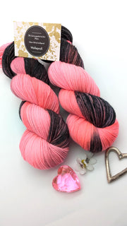 Handgefärbte Sockenwolle 4 fach High Twist 100g/400m Merino extrafine "Forever Pink" pink schwarz