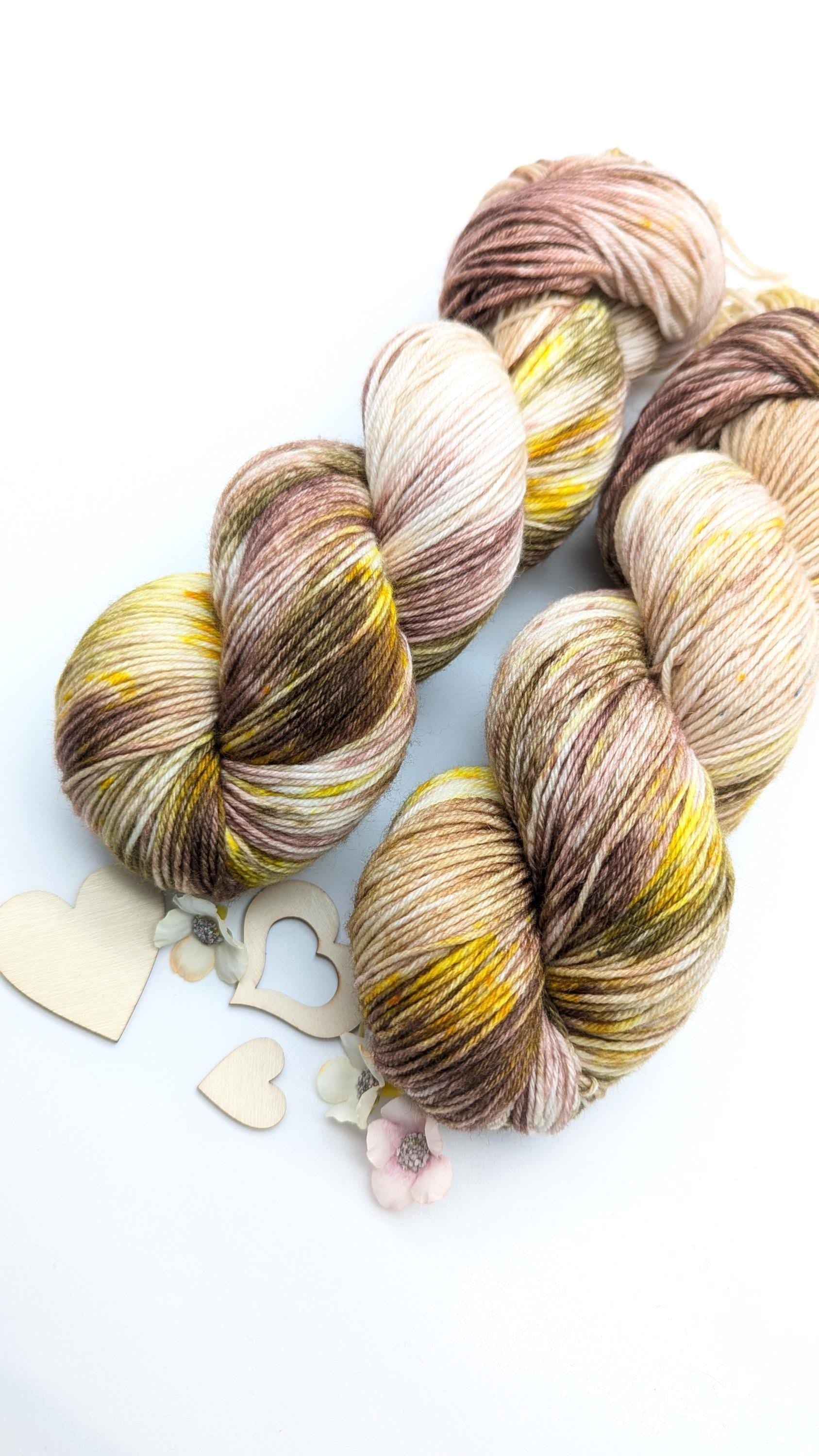 Handgefärbte Sockenwolle 4 fach High Twist 100g/400m Merino extrafine - "Wüstenkakteen" rotbraun natur