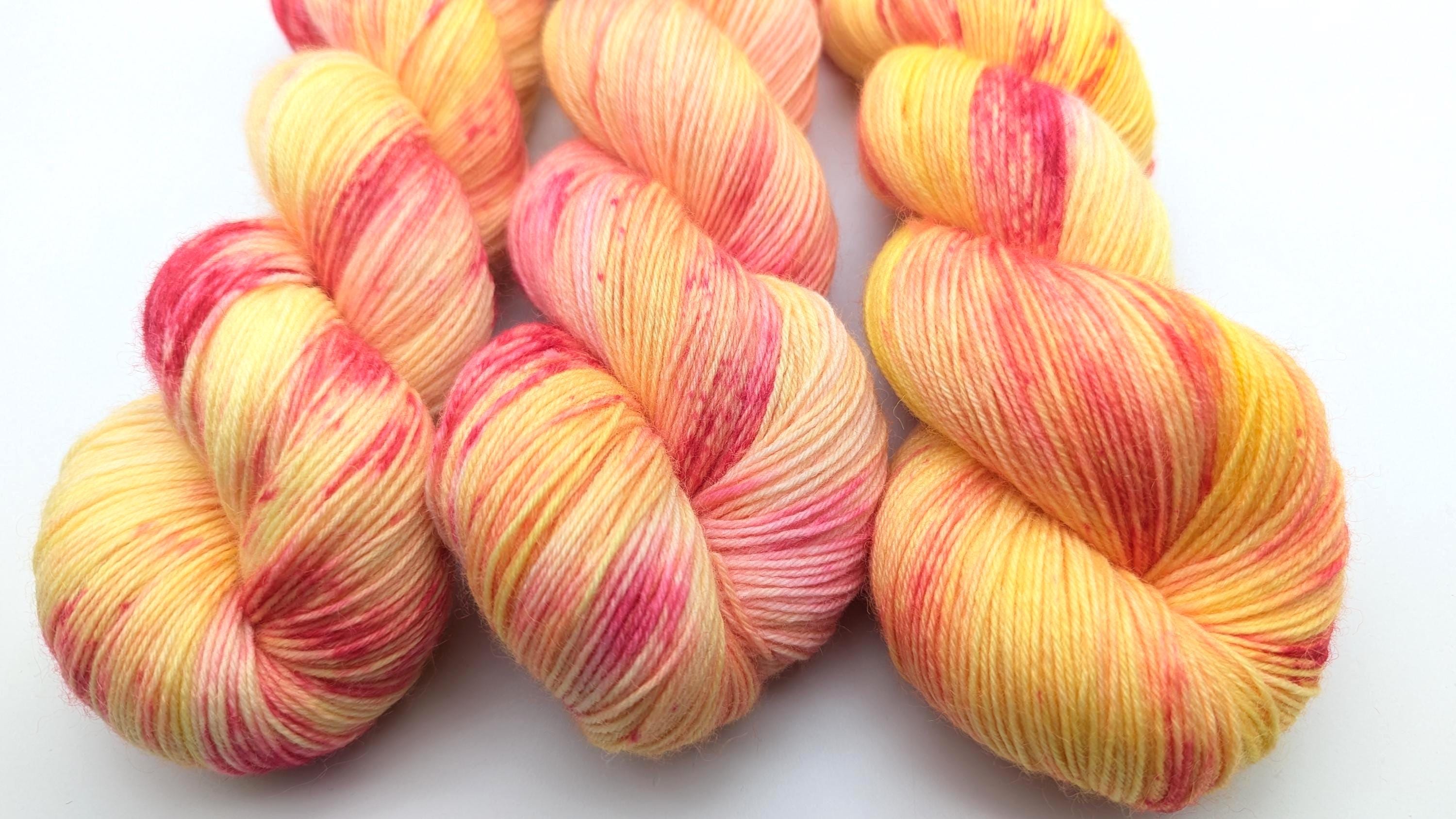 Handgefärbte Sockenwolle 4- fach 100g/420m "Candy Sweets" 3 pink gelb Speckels mulesingfrei handdyed