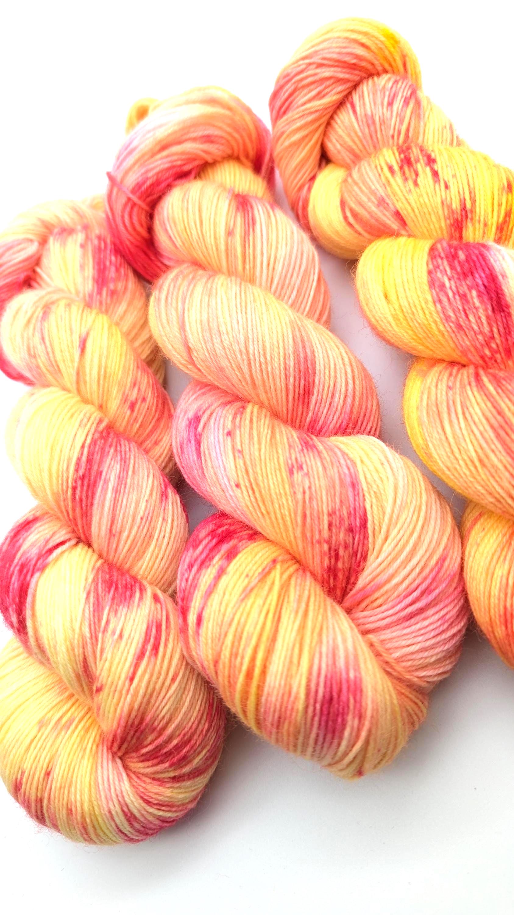 Handgefärbte Sockenwolle 4- fach 100g/420m "Candy Sweets" 3 pink gelb Speckels mulesingfrei handdyed